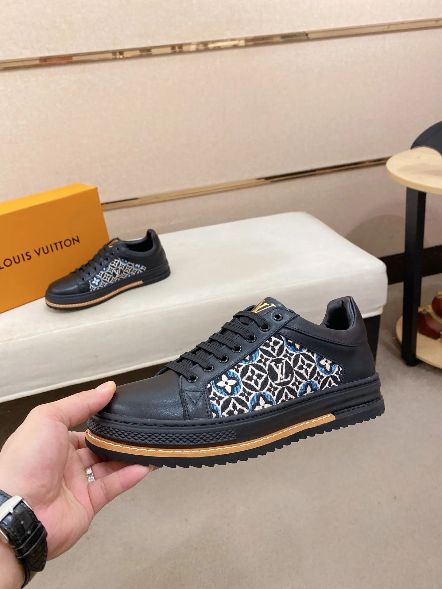 Men's clothing and shoes 400💰Louis Vuitton (Louis Vuitton/LV) top 🔍🔍 new models are on sale at the same time, the upper 🇮🇹 imported first-layer cowhide from Italy, fully imported sheepskin lining 💪💪, completely 1⃣️ to 1 ⃣️Re-engraved🇮🇹💪💪, ⚠Sole: The original sole is specially provided by the original factory, the exclusive movable molded sole is super comfortable, ⚠The original factory follows the order, 🔍🔍high quality, you can enter and exit the counter at will, welcome to compare⚠. Code number:38-44